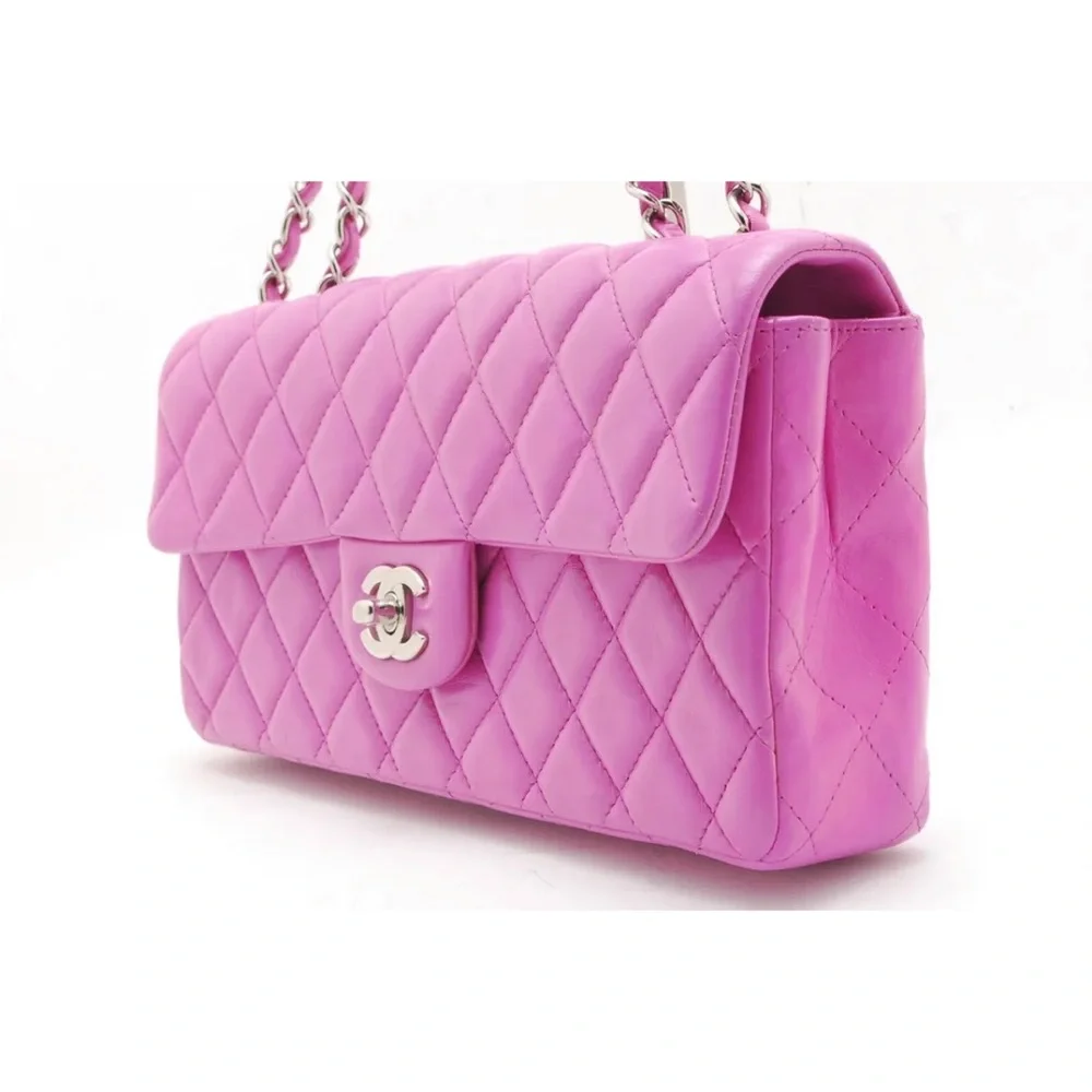 ⭐️ Authentic CHANEL Bag ⭐️ - Picture 4 of 16